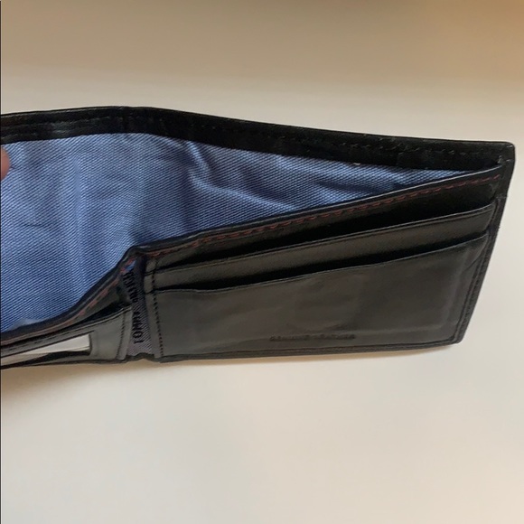 Tommy Hilfiger wallet - Picture 4 of 4